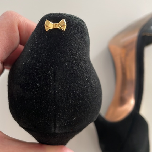 ⭐️HP⭐️ Ted Baker Black/Gold Suede and Patent Leather Heels - 39 (8.5) - Picture 10 of 12